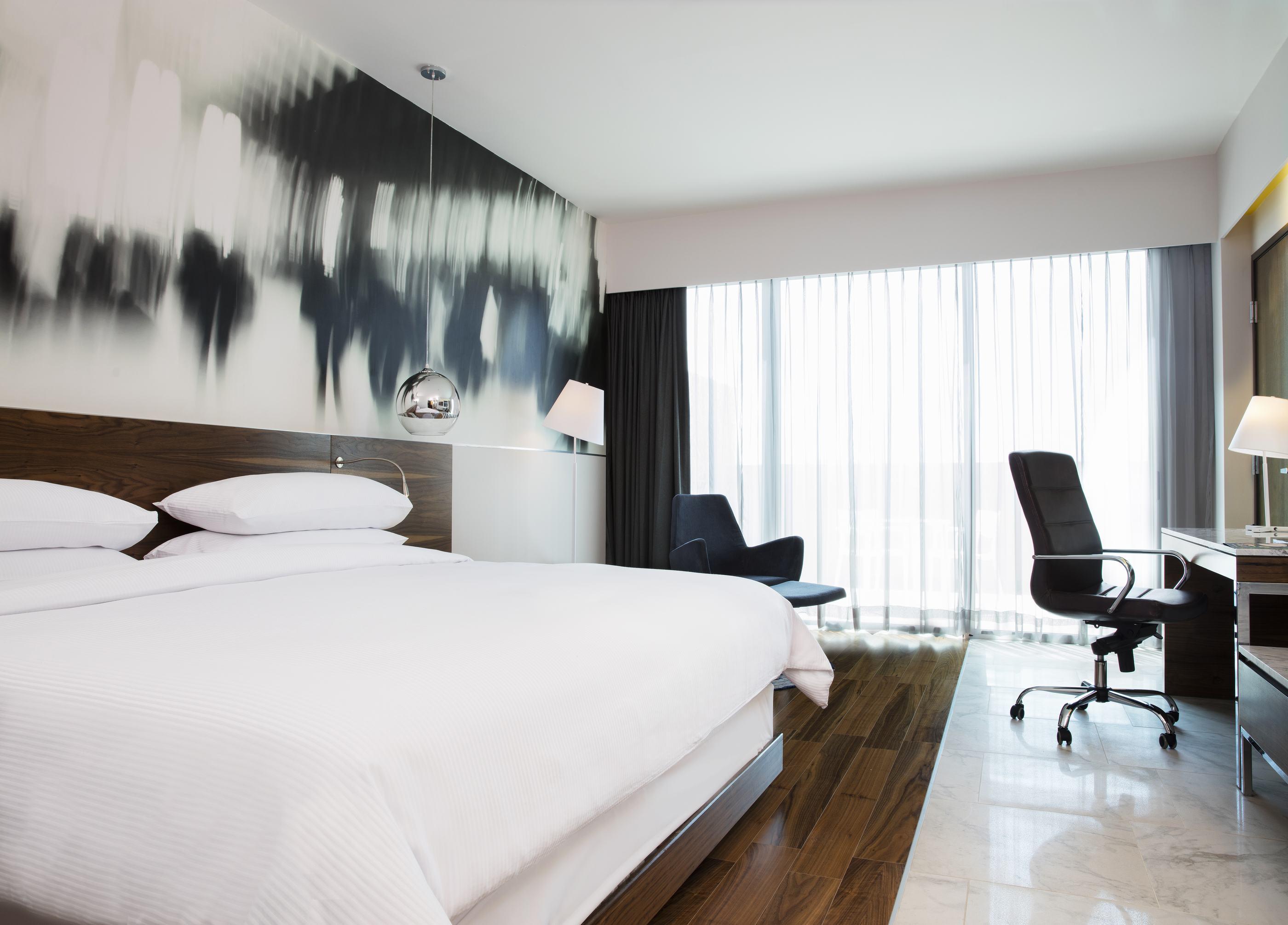 Krystal Urban Guadalajara Hotel Exterior photo