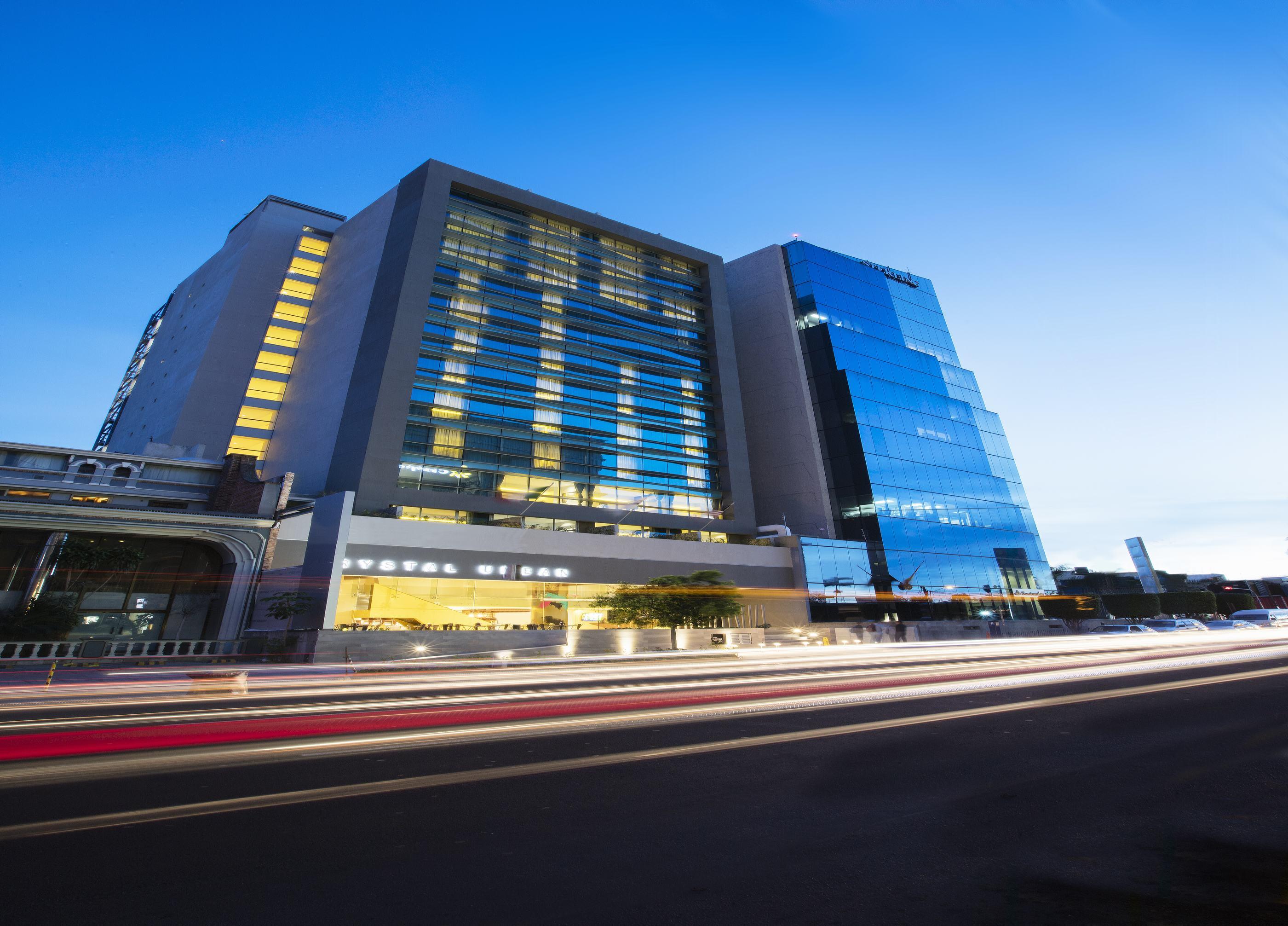 Krystal Urban Guadalajara Hotel Exterior photo