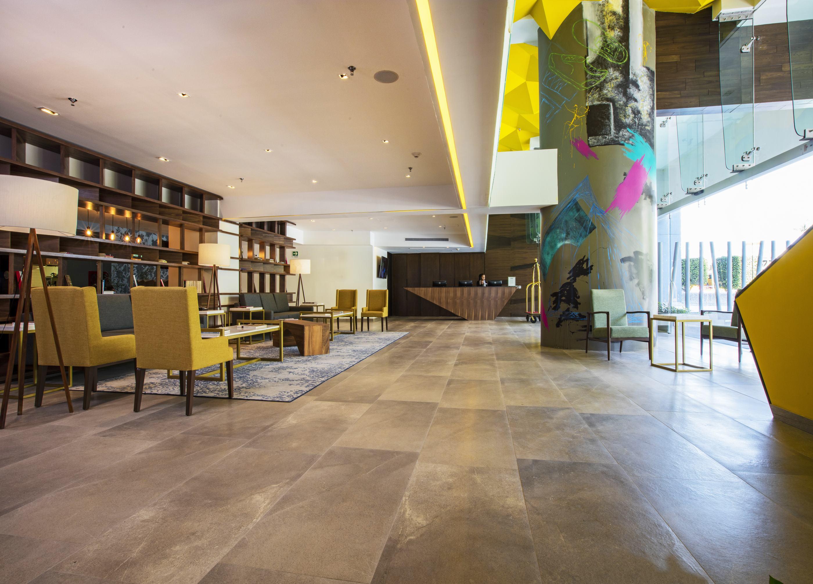 Krystal Urban Guadalajara Hotel Exterior photo